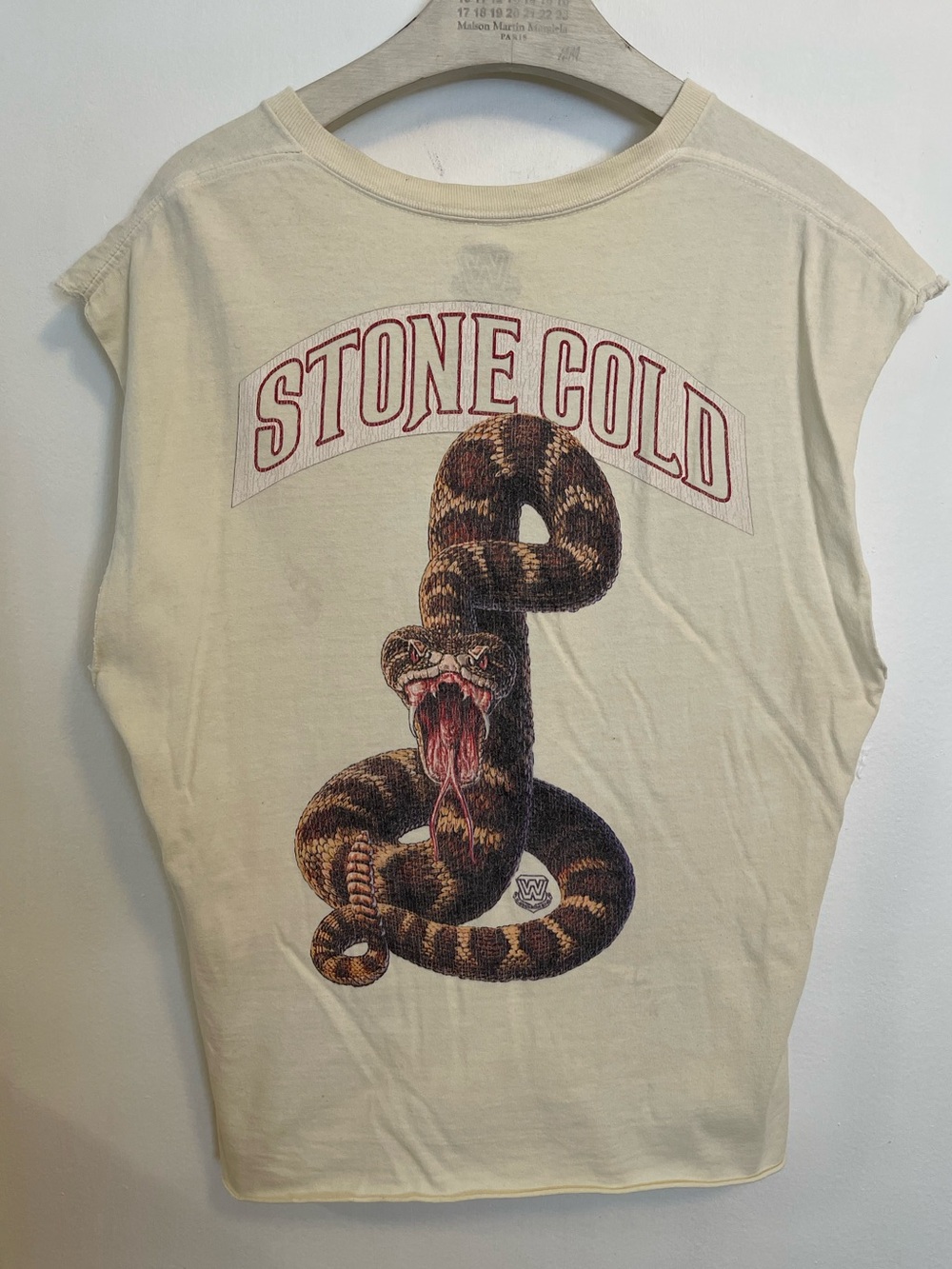 Stone Cold T-Shirt Cropped Mens Medium Cream WWE Official Merchandise Sleeveless